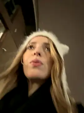 LoraaDoll online show from 21, 11, 2025