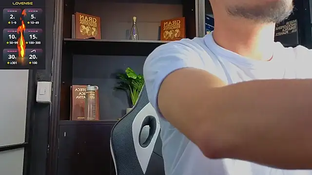 Snapshot of EdwardRoss_ chatting on 7, 10, 2025 EdwardRoss online show from 7, 10, 2025