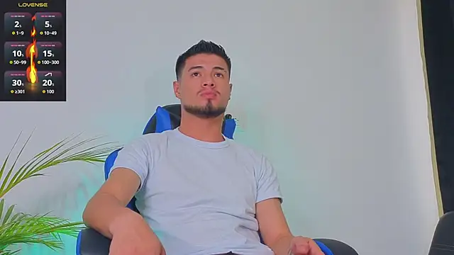 Snapshot of EdwardRoss_ chatting on 13, 10, 2025 EdwardRoss online show from 13, 10, 2025