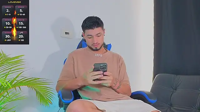 Snapshot of EdwardRoss_ chatting on 25, 10, 2025 EdwardRoss online show from 25, 10, 2025