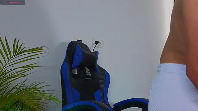 Snapshot of EdwardRoss_ chatting on 1, 11, 2025 EdwardRoss online show from 1, 11, 2025