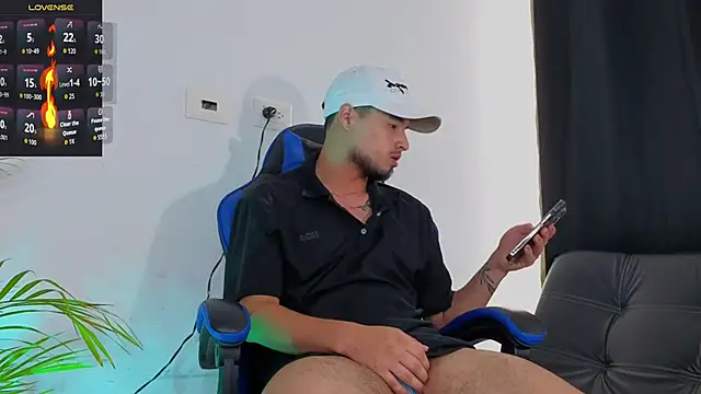 Snapshot of EdwardRoss_ chatting on 13, 11, 2025 EdwardRoss online show from 13, 11, 2025