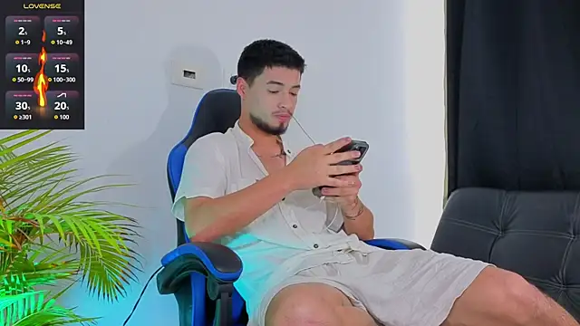 Snapshot of EdwardRoss_ chatting on 15, 11, 2025 EdwardRoss online show from 15, 11, 2025