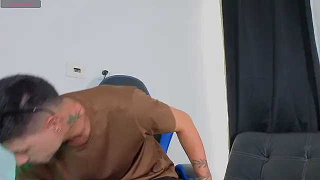 Snapshot of EdwardRoss_ chatting on 20, 11, 2025 EdwardRoss online show from 20, 11, 2025