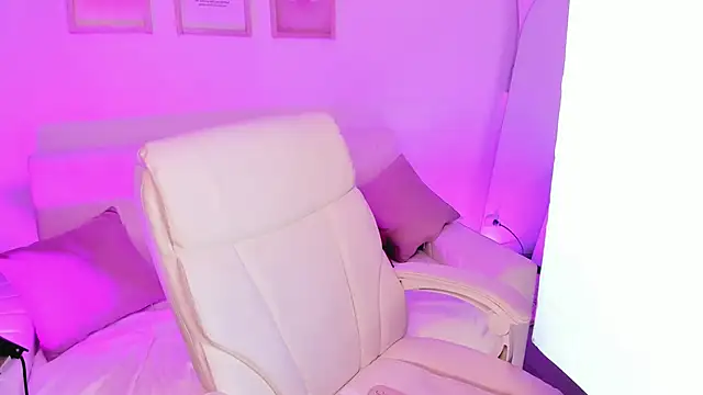 Steff London online show from 7, 2, 2025