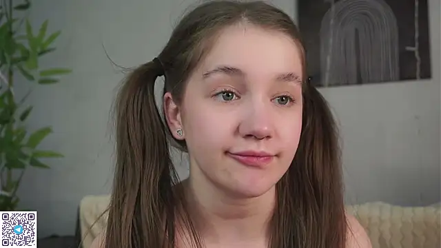 AmiLewis online show from 3, 2, 2025