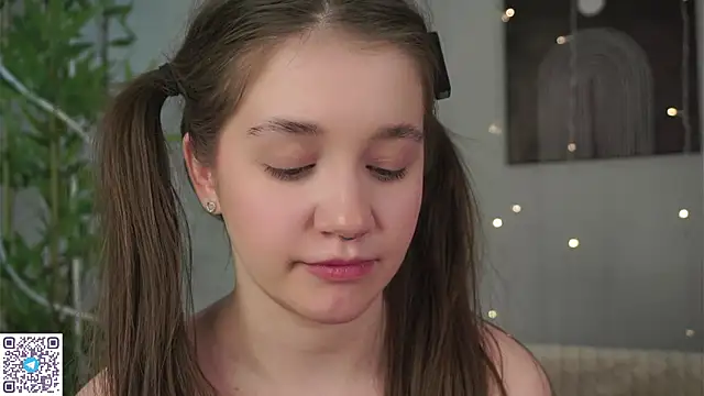 AmiLewis online show from 4, 2, 2025