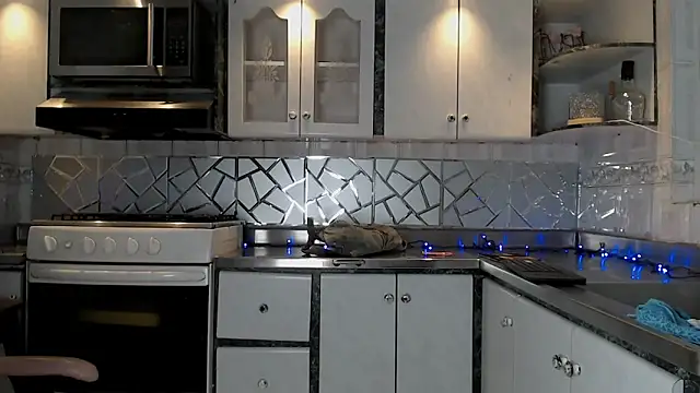 Snapshot of cristinaa_oz chatting on 19, 2, 2026 cristinaa oz online show from 19, 2, 2026