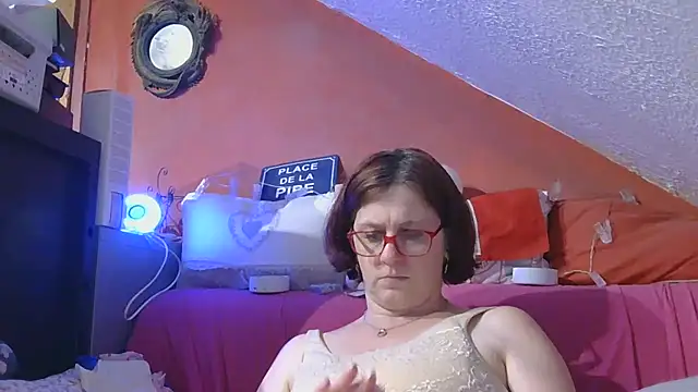 Snapshot of lanax chatting on 3, 7, 2026 lanax online show from 3, 7, 2026