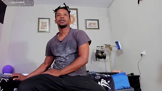 AlejoKhalifa  online show from 4, 11, 2025