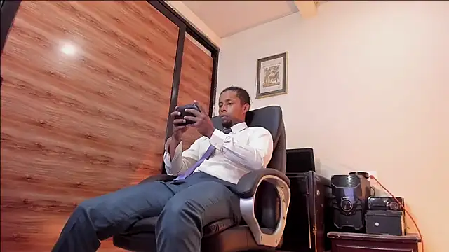 AlejoKhalifa  online show from 26, 3, 2026