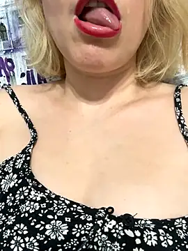 Snapshot of Yourdirtybitch chatting on 17, 10, 2025 Yourdirtybitch online show from 17, 10, 2025