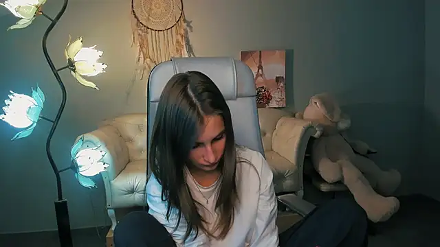 EllaHorton online show from 18, 3, 2025