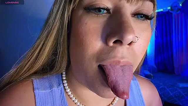 Snapshot of leahtemptation3 chatting on 15, 3, 2025 leahtemptation3 online show from 15, 3, 2025