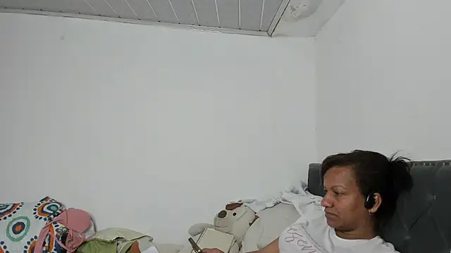 Snapshot of Laflaka22 chatting on 2, 10, 2025 Laflaka22 online show from 2, 10, 2025