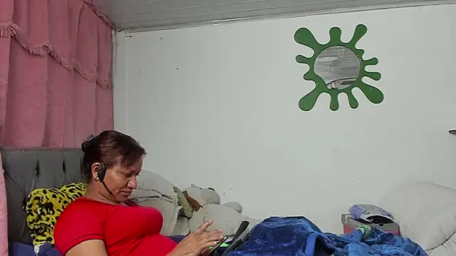 Snapshot of Laflaka22 chatting on 30, 10, 2025 Laflaka22 online show from 30, 10, 2025