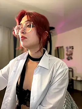 Evangeline Lawrence  online show from 15, 10, 2025