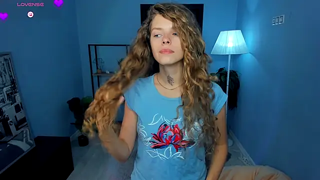 Snapshot of RayaNenlia chatting on 3, 10, 2025 RayaNenlia online show from 3, 10, 2025
