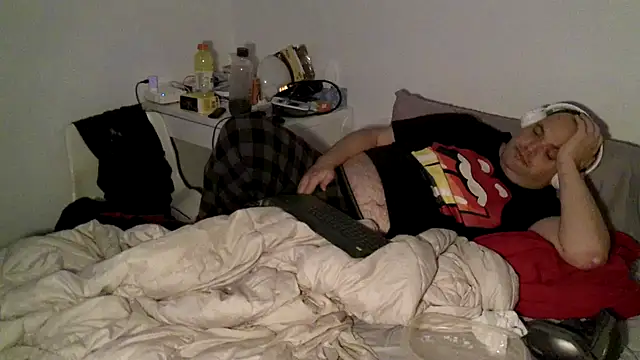 Snapshot of caressonnous chatting on 22, 10, 2025 caressonnous online show from 22, 10, 2025