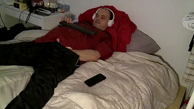 Snapshot of caressonnous chatting on 24, 10, 2025 caressonnous online show from 24, 10, 2025