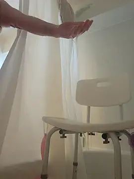 Snapshot of caressonnous chatting on 3, 11, 2025 caressonnous online show from 3, 11, 2025