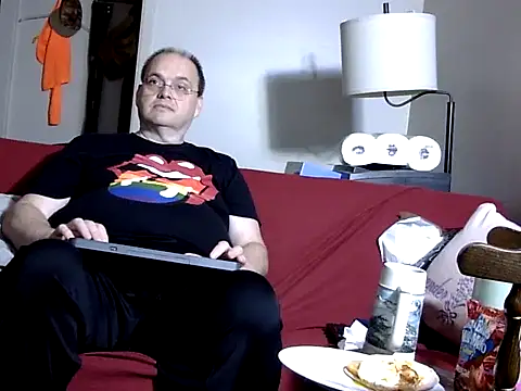 Snapshot of caressonnous chatting on 8, 11, 2025 caressonnous online show from 8, 11, 2025