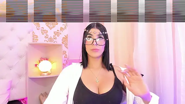 Snapshot of caressonnous chatting on 13, 11, 2025 caressonnous online show from 13, 11, 2025