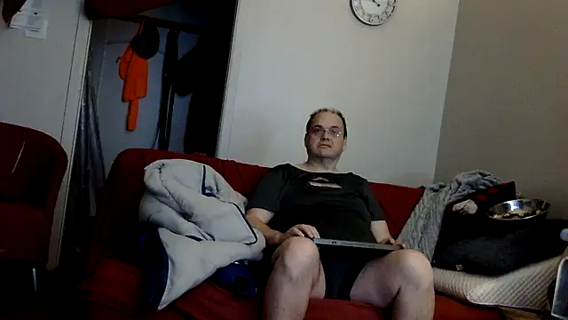 Snapshot of caressonnous chatting on 18, 11, 2025 caressonnous online show from 18, 11, 2025