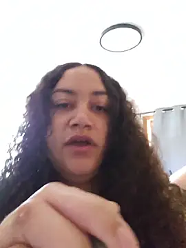 Snapshot of honeeyyy_pot chatting on 20, 5, 2026 honeeyyy pot online show from 20, 5, 2026