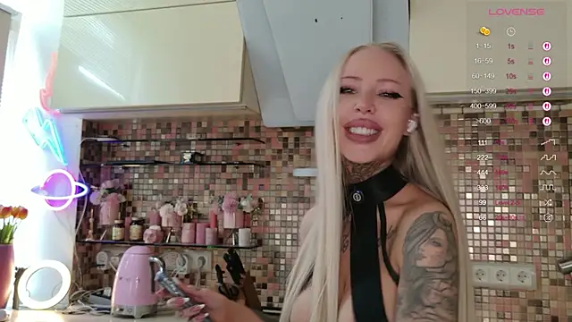 Snapshot of 2badforyou chatting on 8, 6, 2026 2badforyou online show from 8, 6, 2026