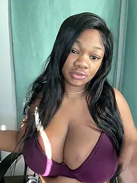 Snapshot of CharismaaBanx chatting on 5, 1, 2025 CharismaaBanx online show from 5, 1, 2025