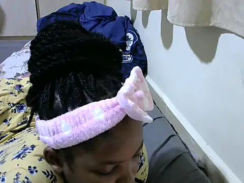 Snapshot of queen-sasha chatting on 8, 3, 2025 queen-sasha online show from 8, 3, 2025