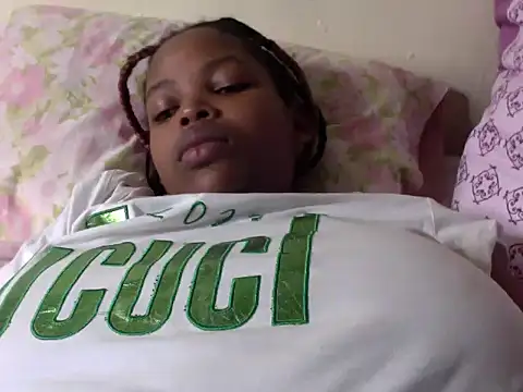 Snapshot of queen-sasha chatting on 6, 10, 2025 queen-sasha online show from 6, 10, 2025