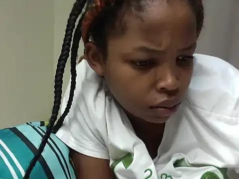 Snapshot of queen-sasha chatting on 13, 10, 2025 queen-sasha online show from 13, 10, 2025