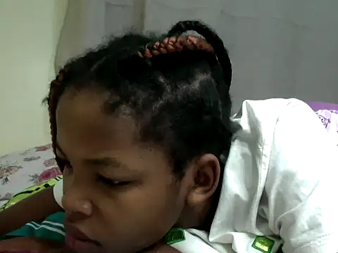 Snapshot of queen-sasha chatting on 14, 10, 2025 queen-sasha online show from 14, 10, 2025