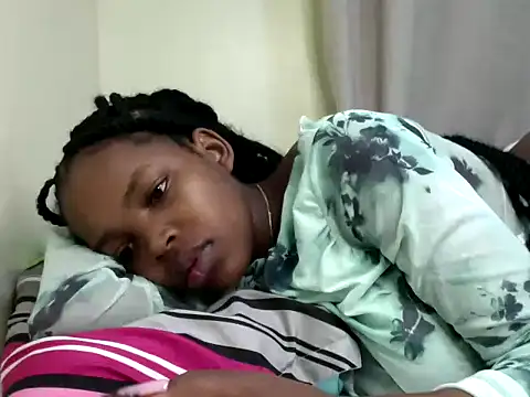 Snapshot of queen-sasha chatting on 16, 10, 2025 queen-sasha online show from 16, 10, 2025