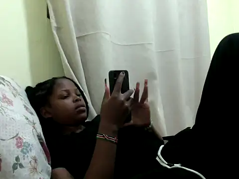 Snapshot of queen-sasha chatting on 22, 10, 2025 queen-sasha online show from 22, 10, 2025