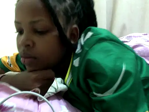 Snapshot of queen-sasha chatting on 25, 10, 2025 queen-sasha online show from 25, 10, 2025