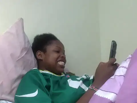 Snapshot of queen-sasha chatting on 17, 11, 2025 queen-sasha online show from 17, 11, 2025