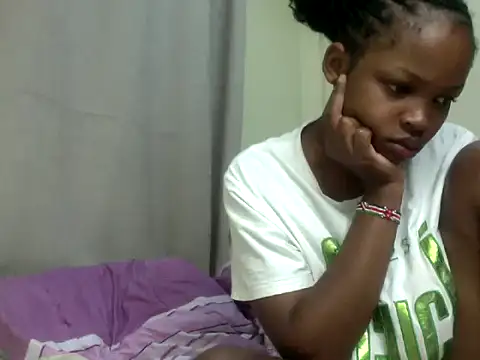 Snapshot of queen-sasha chatting on 25, 11, 2025 queen-sasha online show from 25, 11, 2025