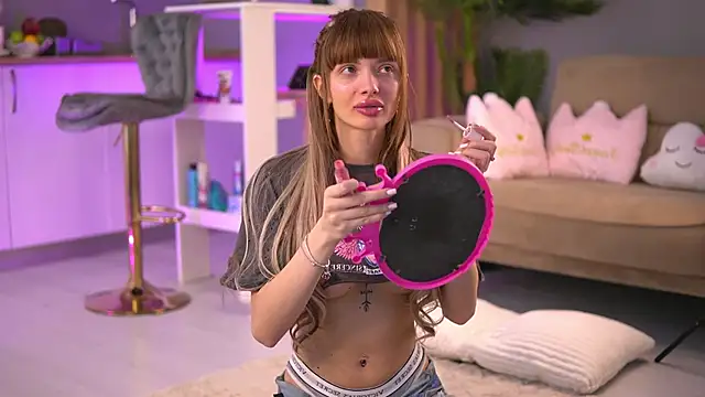 ButterflyLeah online show from 7, 3, 2025