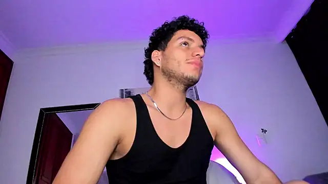 Snapshot of Curlblue chatting on 8, 3, 2025 Curlblue online show from 8, 3, 2025