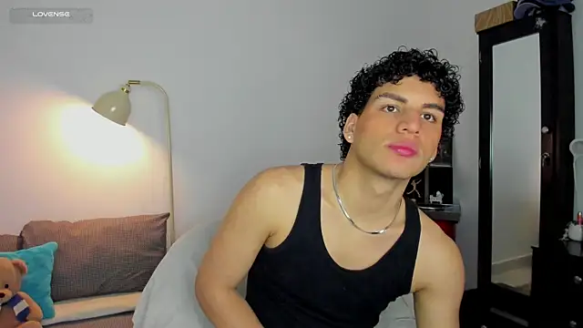 Snapshot of Curlblue chatting on 12, 10, 2025 Curlblue online show from 12, 10, 2025
