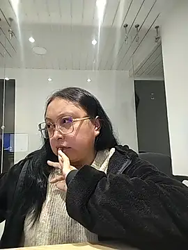 Snapshot of Hannah_Percy chatting on 4, 7, 2026 Hannah Percy online show from 4, 7, 2026