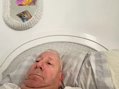 Bossinmidd12 online show from 1, 2, 2025