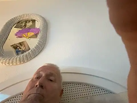 Bossinmidd12 online show from 23, 2, 2025