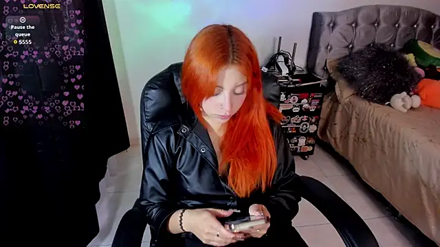 Snapshot of Violetaarey chatting on 30, 4, 2026 Violetaarey online show from 30, 4, 2026