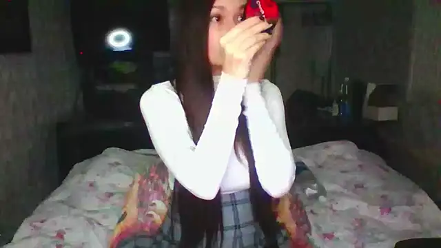 Snapshot of Milabong chatting on 21, 11, 2025 Milabong online show from 21, 11, 2025