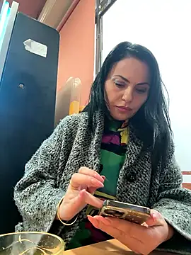 KimKelly13 online show from 2, 2, 2026