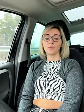 sexy blondie92 online show from 4, 3, 2026